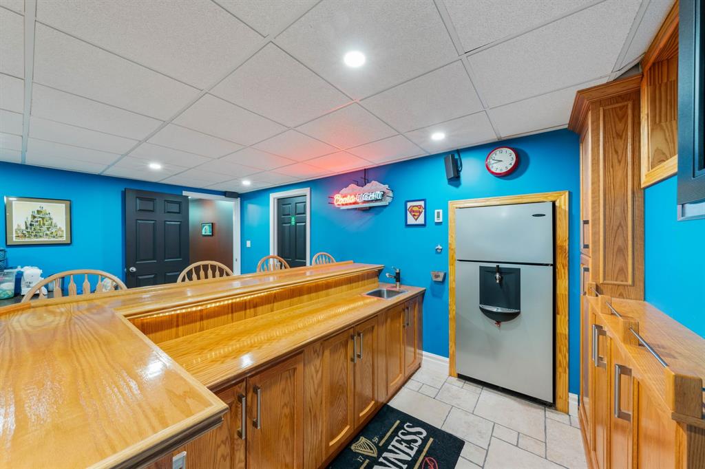 108 PAUL SLOGGETT Court, Sarnia, Ontario, Canada