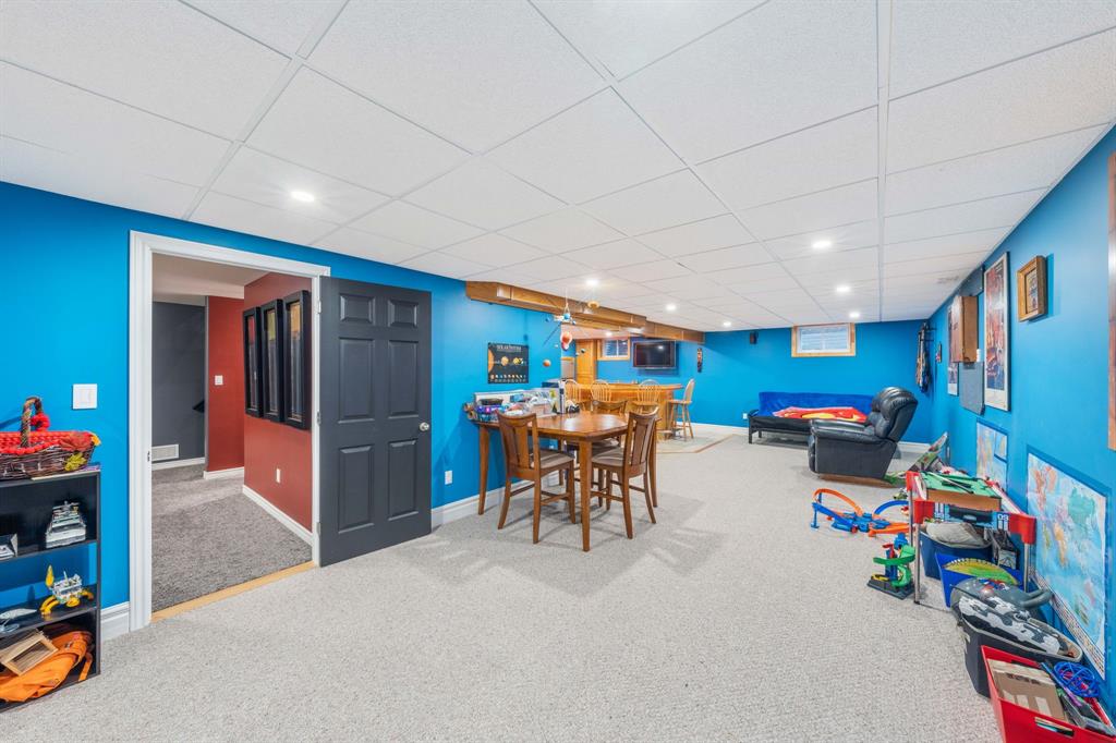 108 PAUL SLOGGETT Court, Sarnia, Ontario, Canada