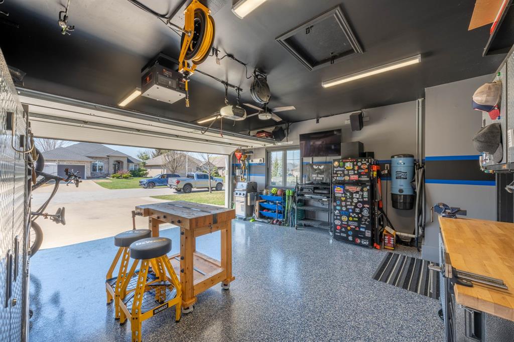 108 PAUL SLOGGETT Court, Sarnia, Ontario, Canada