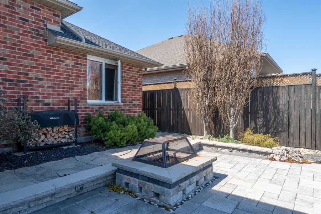 108 PAUL SLOGGETT Court, Sarnia, Ontario, Canada