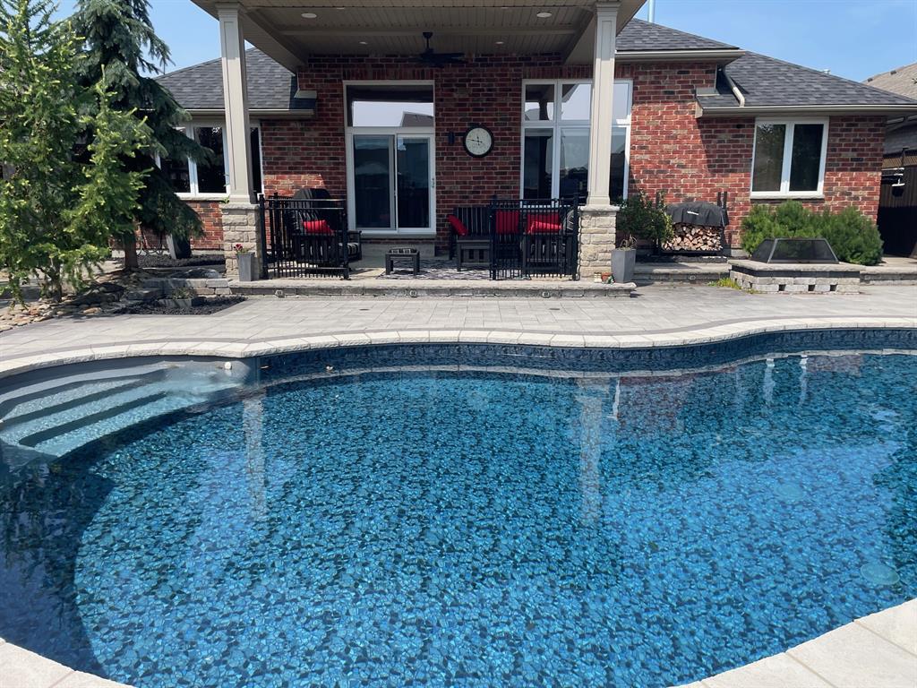 108 PAUL SLOGGETT Court, Sarnia, Ontario, Canada