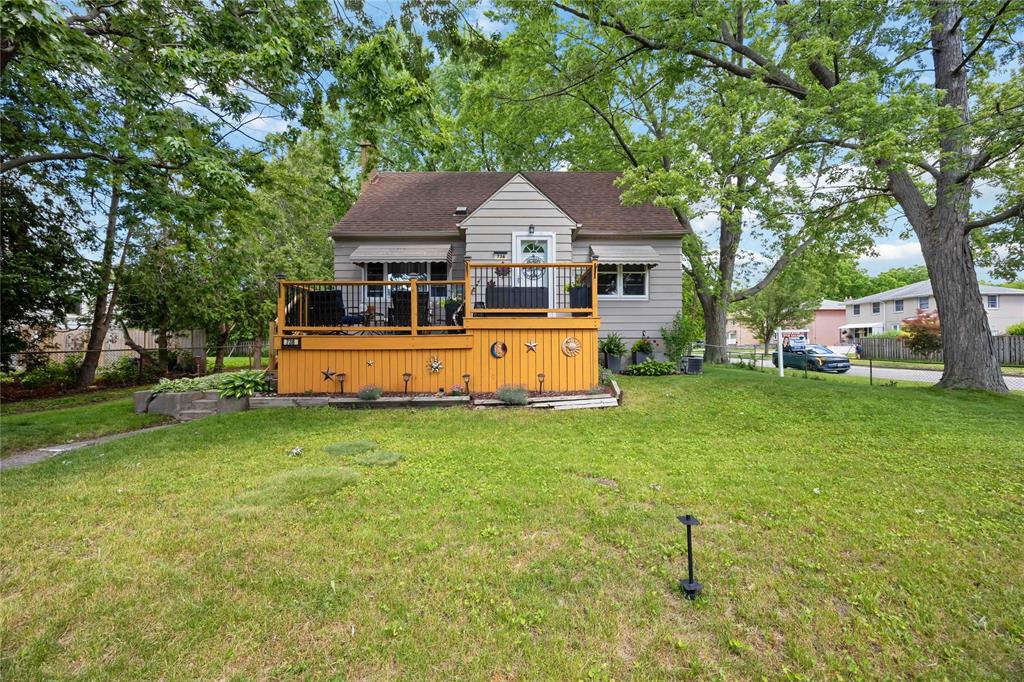 738 ELIZABETH Avenue, Sarnia, Ontario, Canada photo 1