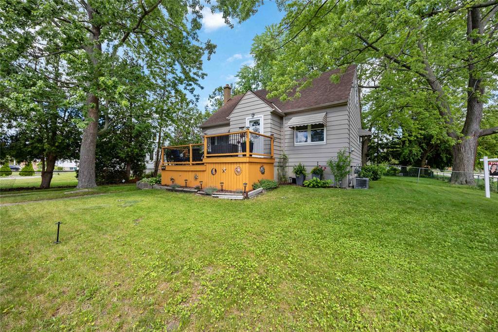 738 ELIZABETH Avenue, Sarnia, Ontario, Canada photo 2
