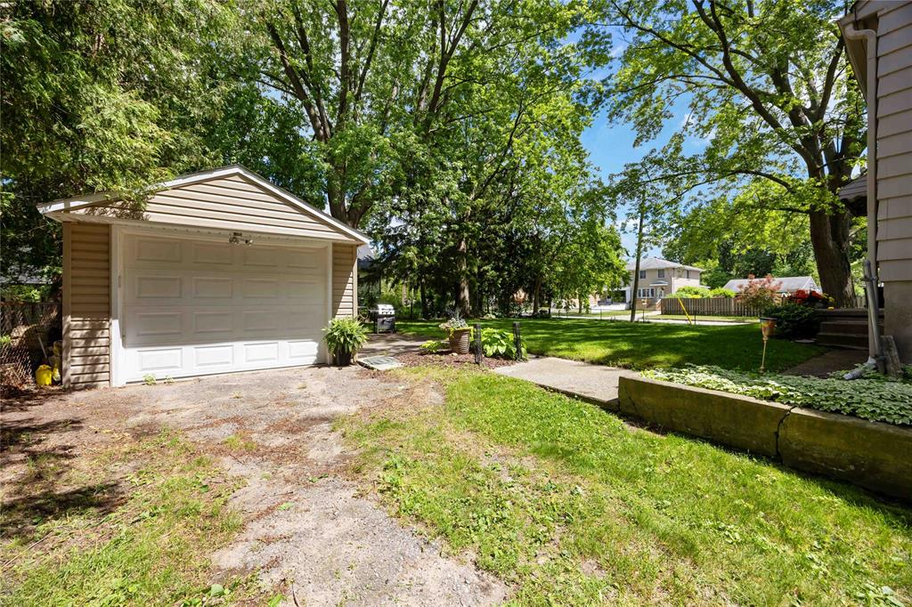 738 ELIZABETH Avenue, Sarnia, Ontario, Canada photo 3