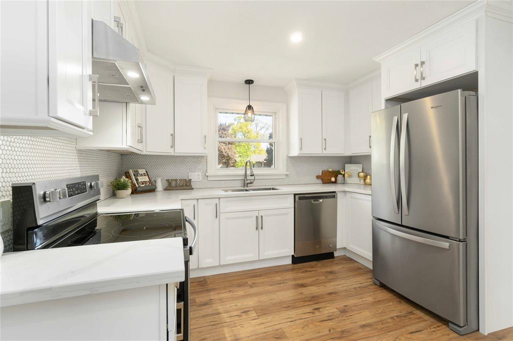 831 CATHCART Boulevard, Sarnia, Ontario, Canada