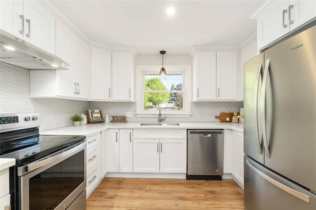 831 CATHCART Boulevard, Sarnia, Ontario, Canada