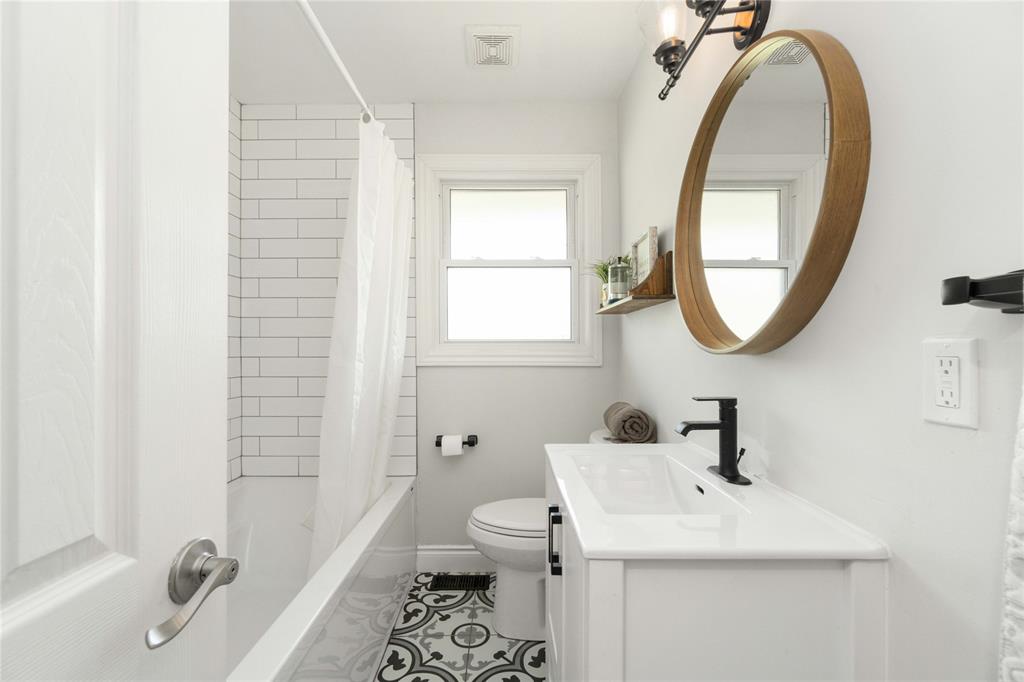 831 CATHCART Boulevard, Sarnia, Ontario, Canada