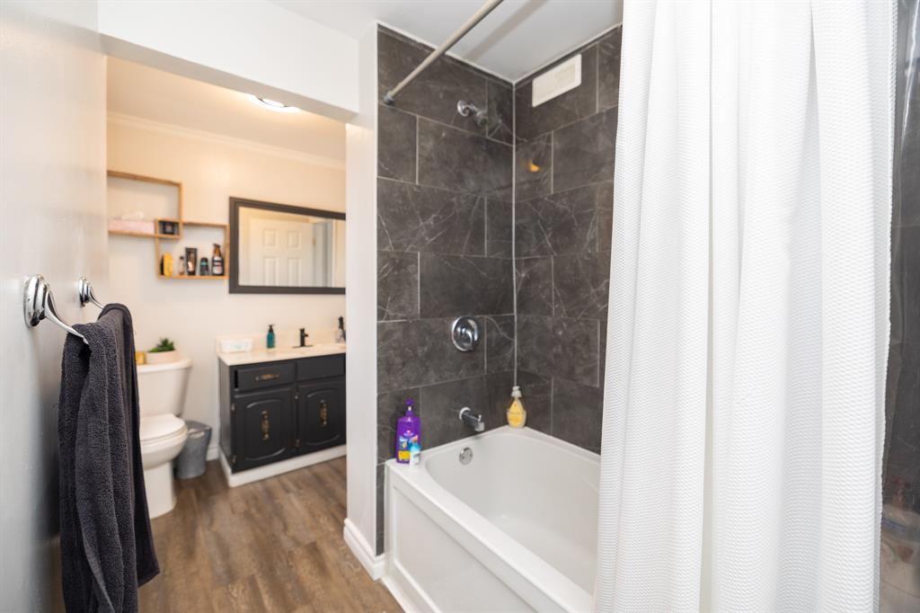 2200 LONDON Line, Sarnia, Ontario, Canada