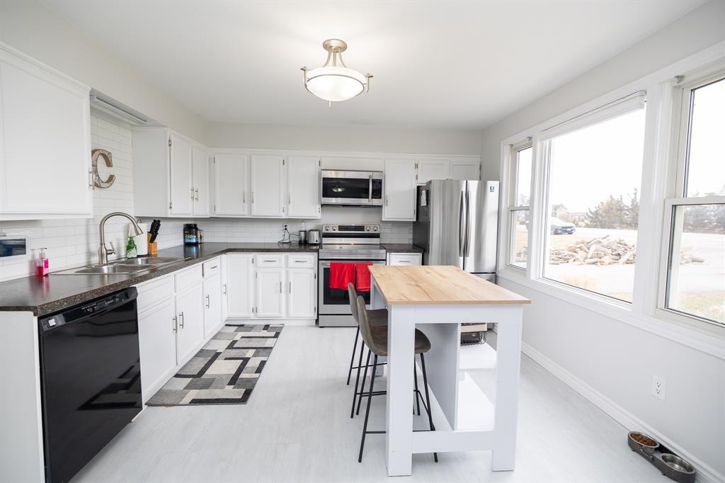 2200 LONDON Line, Sarnia, Ontario, Canada