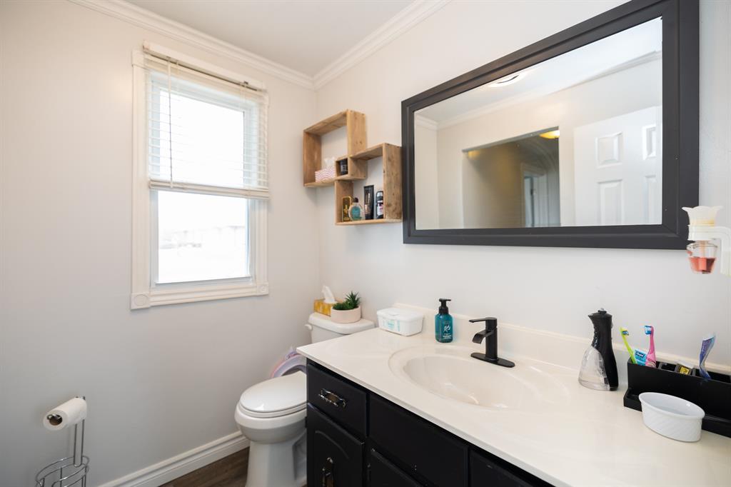 2200 LONDON Line, Sarnia, Ontario, Canada