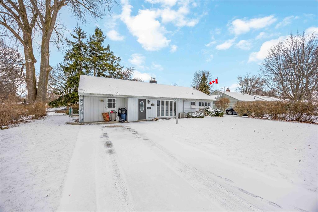 891 BURR Street, Sarnia, Ontario, Canada photo 2