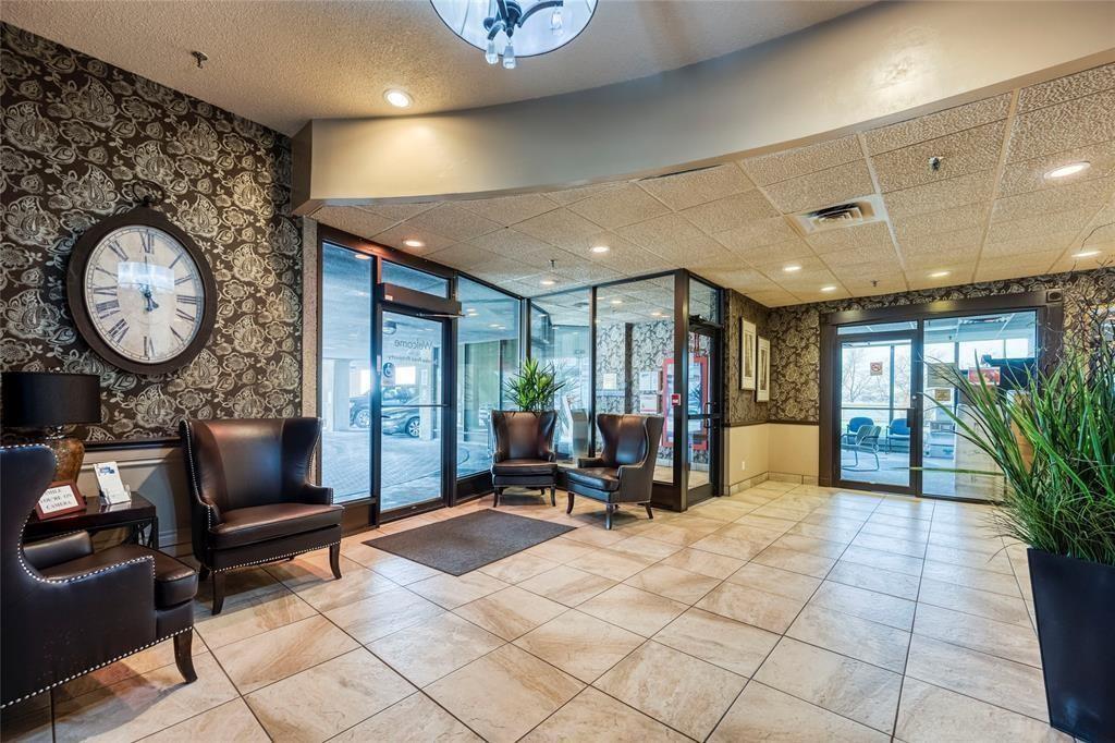 155 FRONT Street North Unit# 402, Sarnia, Ontario, Canada photo 2