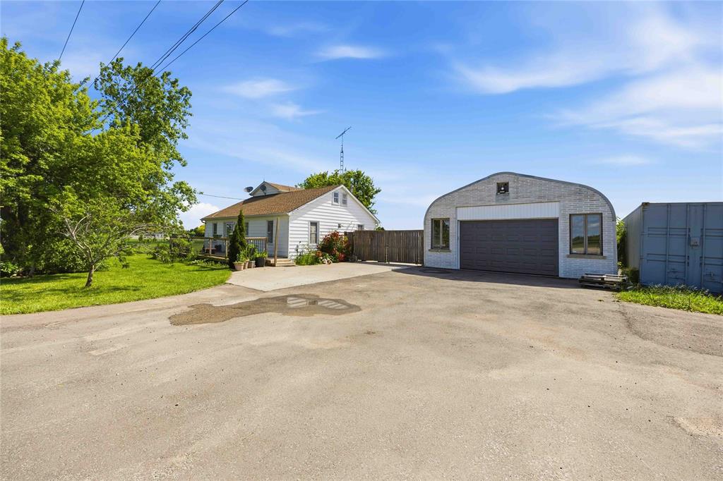 4017 LAKESHORE Road, Plympton-Wyoming, Ontario, Canada photo 4