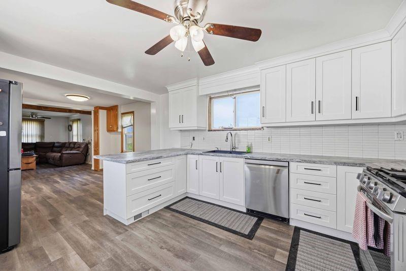 4017 LAKESHORE Road, Plympton-Wyoming, Ontario, Canada photo 5