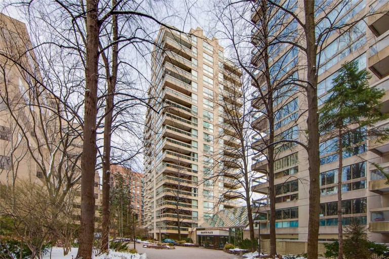 61 St Clair Ave W 903, Toronto, Ontario, Canada photo 3