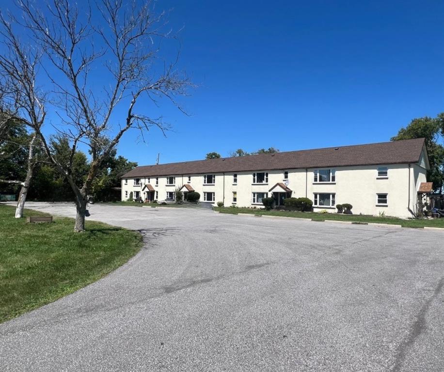 1742 CONFEDERATION Line Unit# 8, Sarnia, Ontario, Canada photo 1