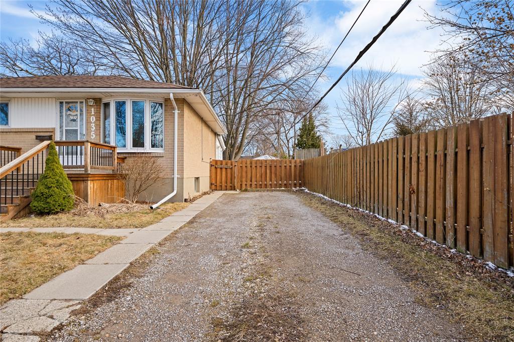 1035 CONNAUGHT Crescent, Sarnia, Ontario, Canada photo 4