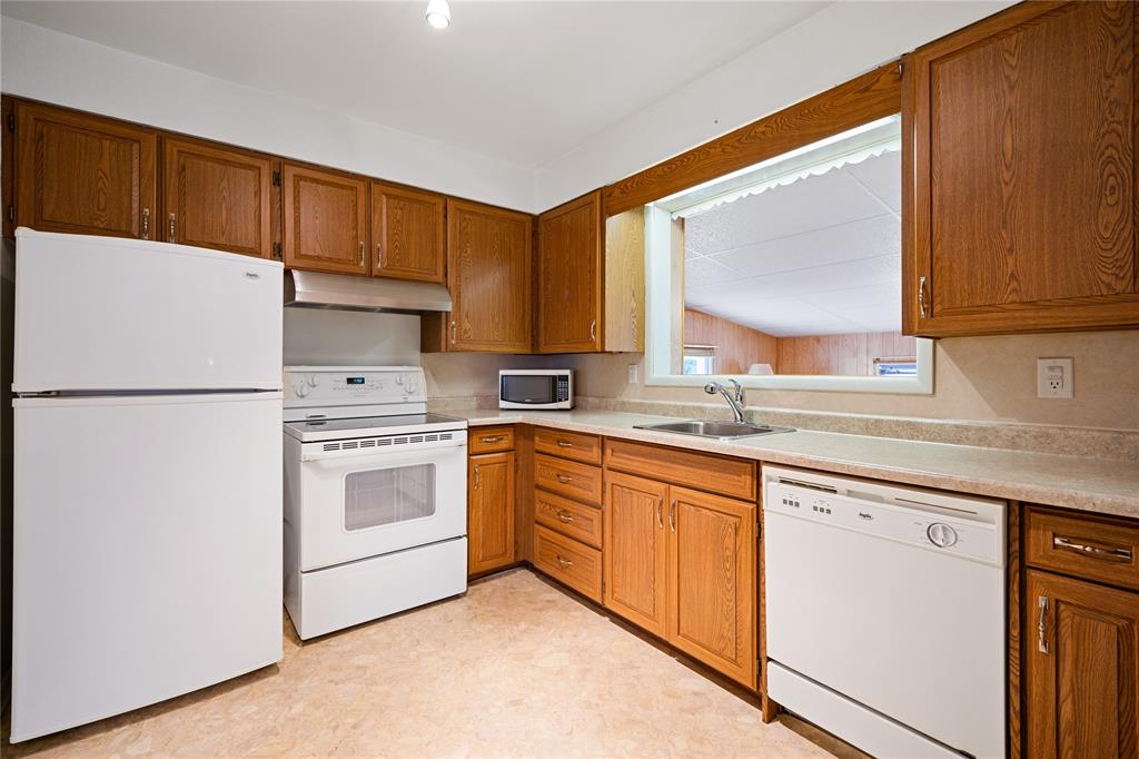 1035 CONNAUGHT Crescent, Sarnia, Ontario, Canada photo 9