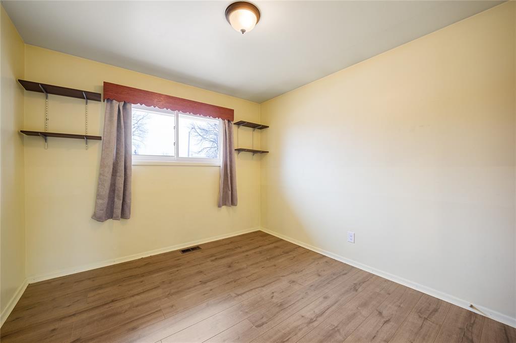 1035 CONNAUGHT Crescent, Sarnia, Ontario, Canada photo 11