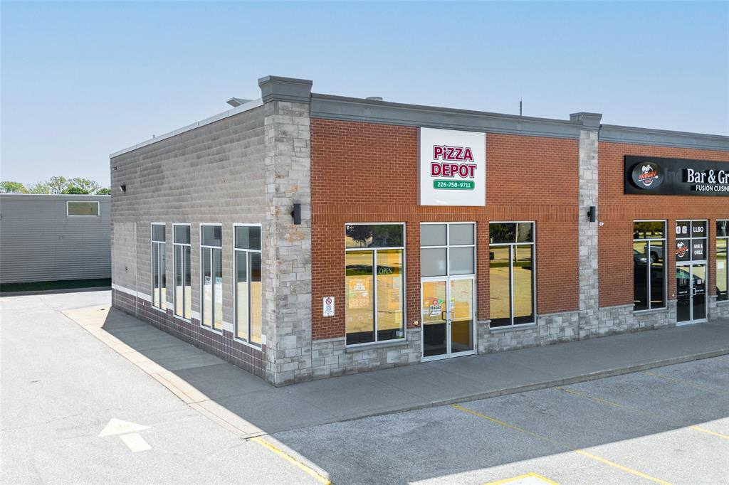 1107 Lambton mall Road, Sarnia, Ontario, Canada