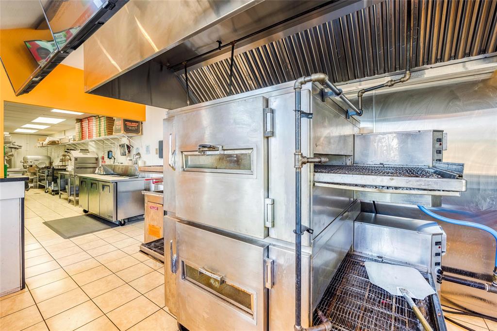 1107 Lambton mall Road, Sarnia, Ontario, Canada