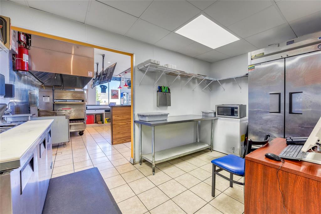 1107 Lambton mall Road, Sarnia, Ontario, Canada