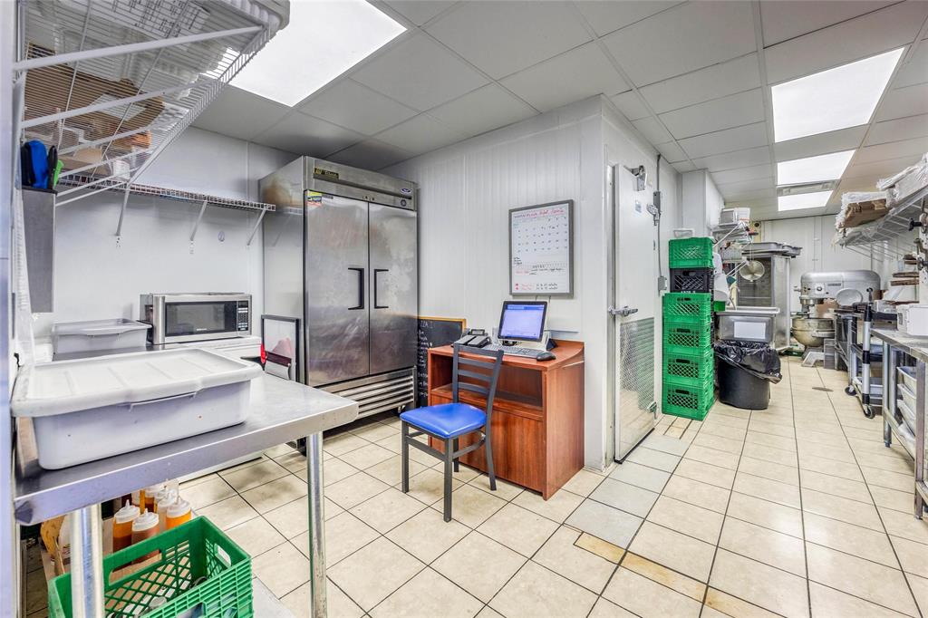 1107 Lambton mall Road, Sarnia, Ontario, Canada