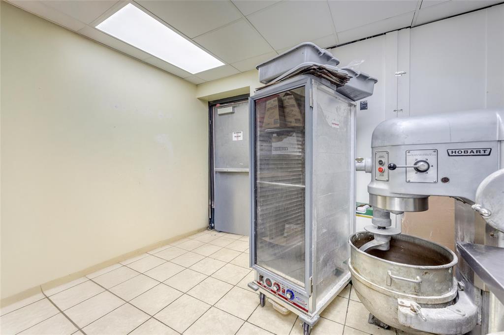 1107 Lambton mall Road, Sarnia, Ontario, Canada