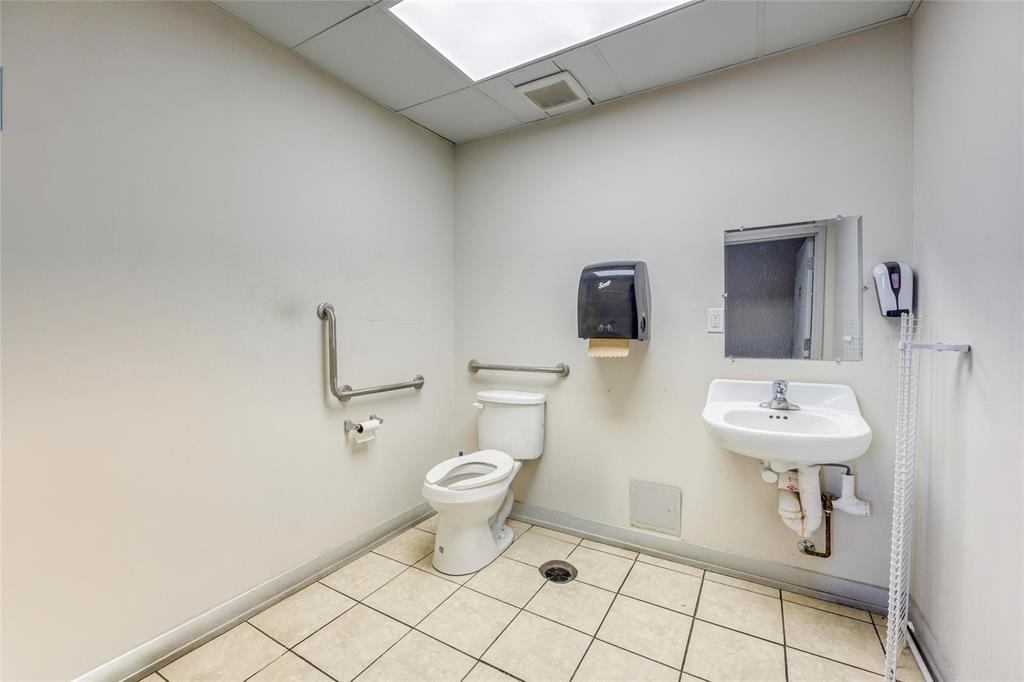 1107 Lambton mall Road, Sarnia, Ontario, Canada