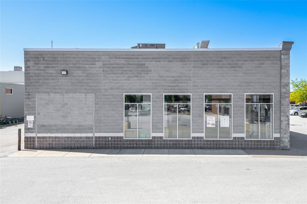 1107 Lambton mall Road, Sarnia, Ontario, Canada