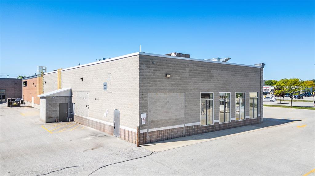 1107 Lambton mall Road, Sarnia, Ontario, Canada