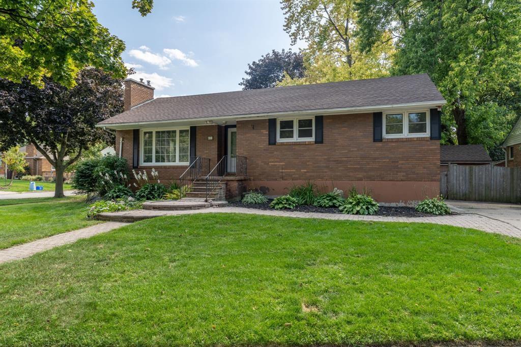 601 HOLLYWOOD Place, Sarnia, Ontario, Canada photo 1