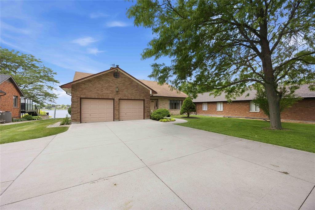 869 ST. CLAIR Parkway, Moore, Ontario, Canada photo 3
