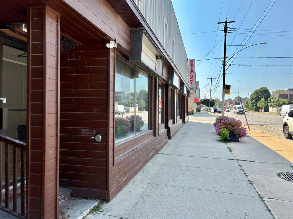 647 BROADWAY Street Unit# UNIT B, Plympton-Wyoming, Ontario, Canada photo 1