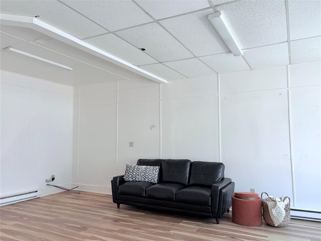 647 BROADWAY Street Unit# UNIT B, Plympton-Wyoming, Ontario, Canada photo 4