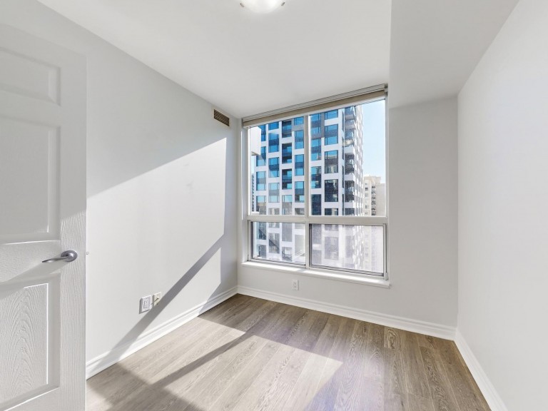 1507-70 High Park Ave, Toronto, Ontario, Canada photo 2