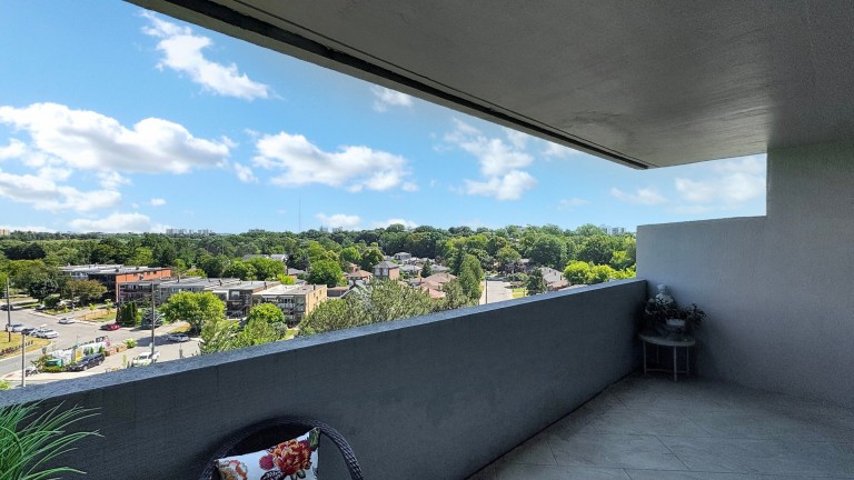 813-270 Scarlett Rd, Toronto, Ontario, Canada photo 9