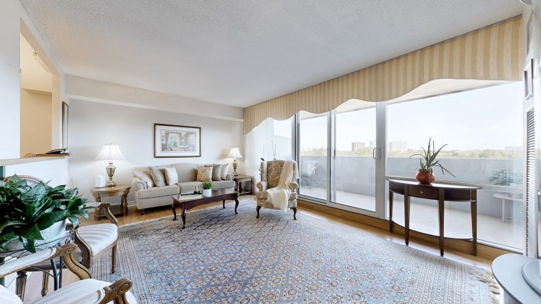 813-270 Scarlett Rd, Toronto, Ontario, Canada photo 5