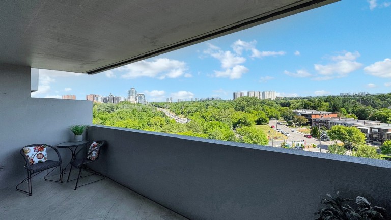 813-270 Scarlett Rd, Toronto, Ontario, Canada photo 8