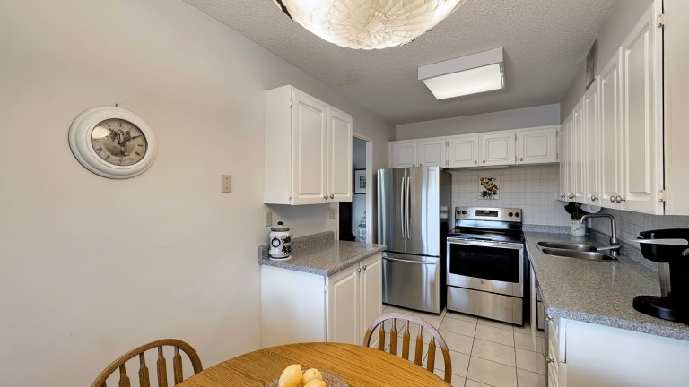 813-270 Scarlett Rd, Toronto, Ontario, Canada photo 11