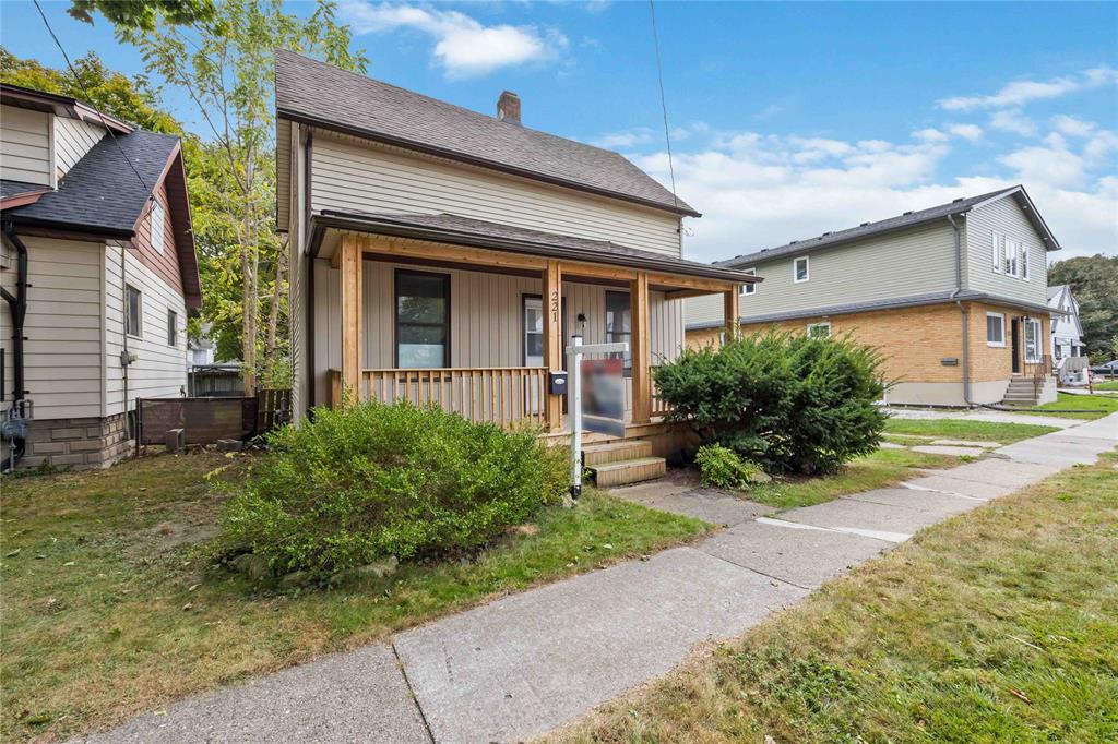 221 BRIGHT Street, Sarnia, Ontario, Canada photo 2