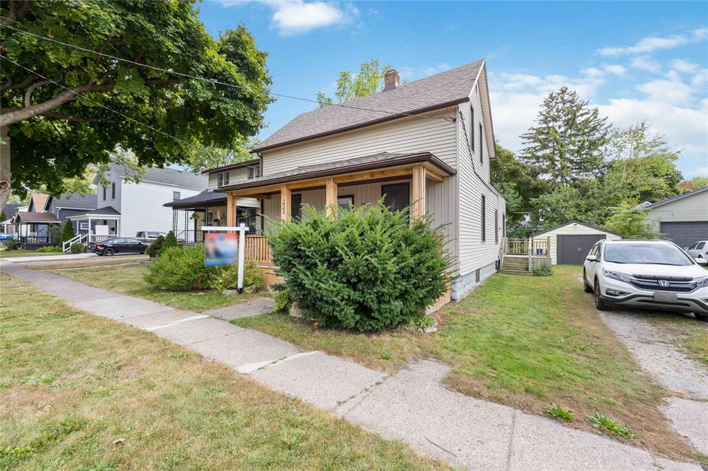 221 BRIGHT Street, Sarnia, Ontario, Canada photo 3