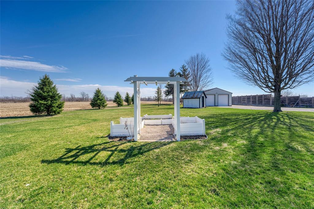 4083 LONDON Line, Plympton-Wyoming, Ontario, Canada photo 6