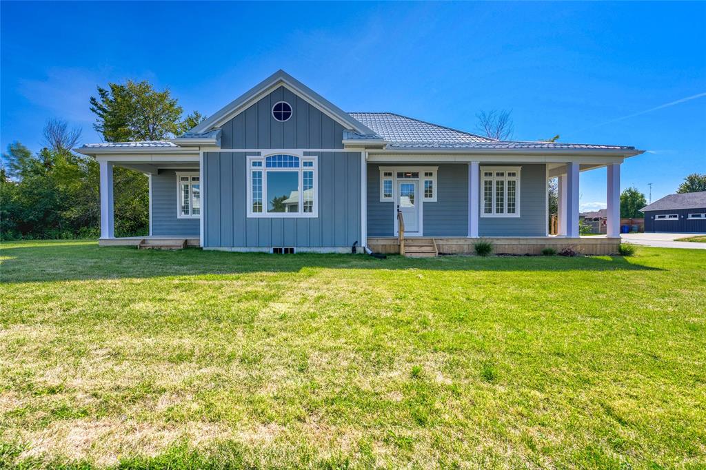 7596 THOMAS Street, Plympton-Wyoming, Ontario, Canada photo 1