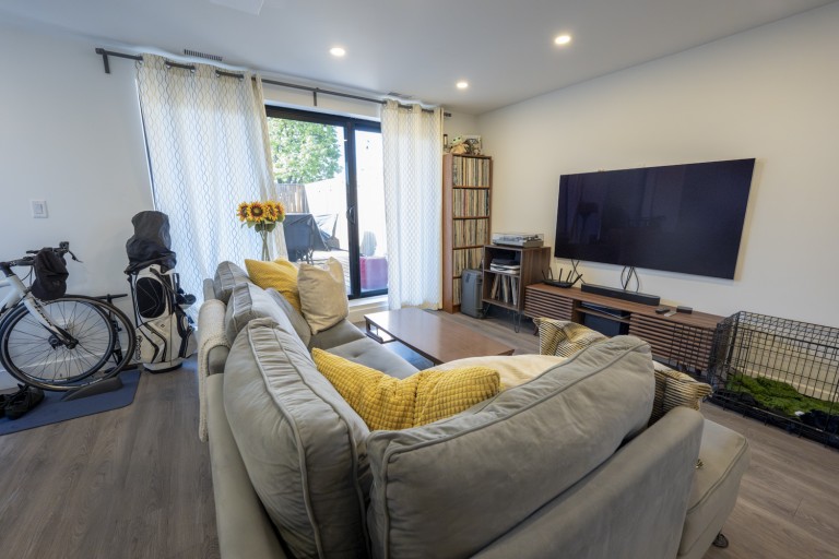 542 Annette Street, Toronto, Ontario, Canada photo 2