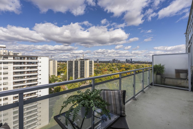1830 Bloor Street West, UPH1, Toronto, Ontario, Canada
