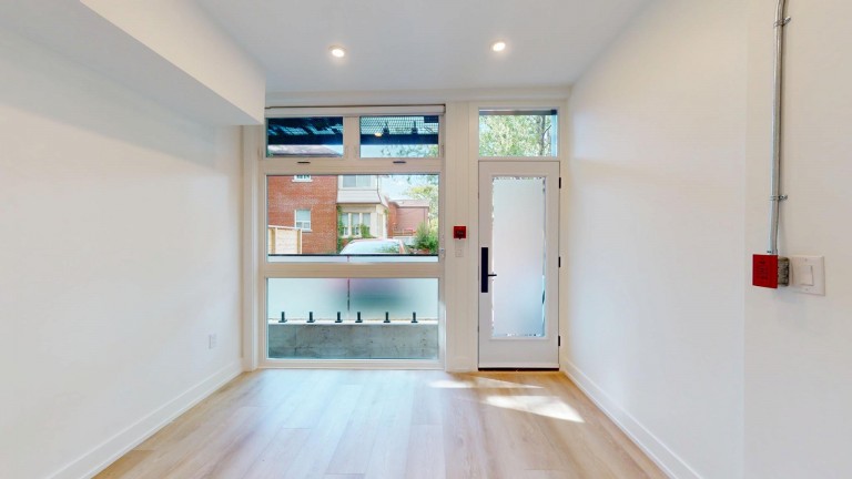 656 Annette Street Unit 102, Toronto, Ontario, Canada photo 3