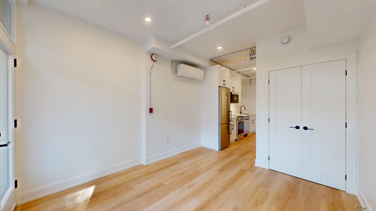 656 Annette Street Unit 102, Toronto, Ontario, Canada photo 5