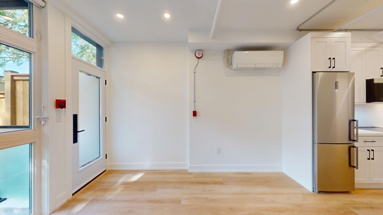 656 Annette Street Unit 102, Toronto, Ontario, Canada photo 4