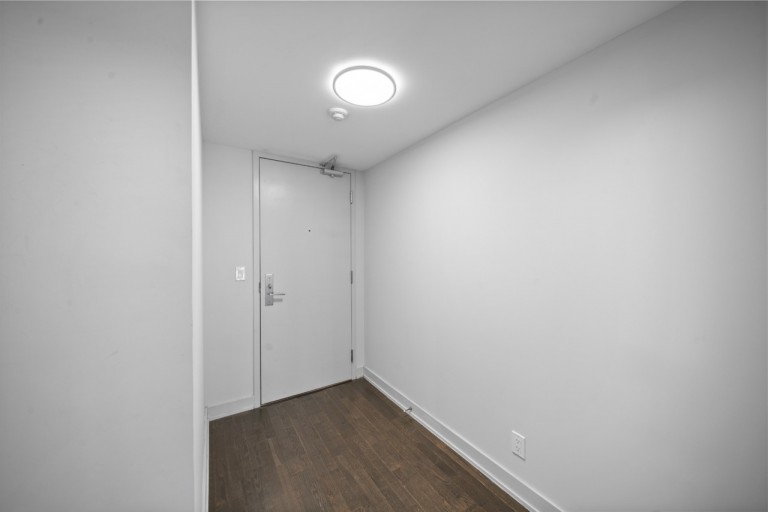 21 Nelson Street #632, Toronto, Ontario, Canada photo 3